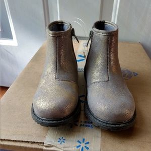 Oshkosh b'gosh little girl size 9 mettalic booties